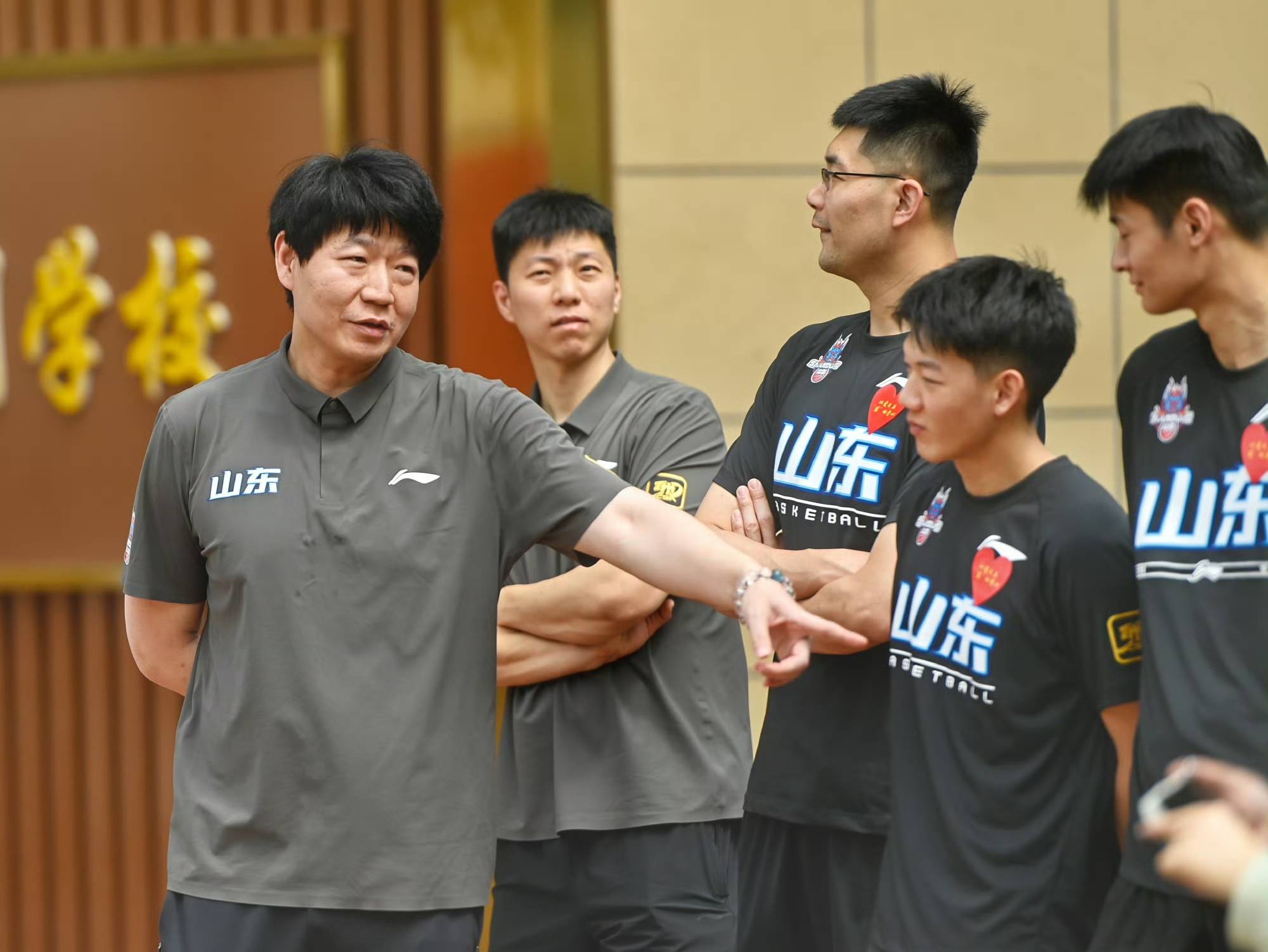 九游体育官网-关于山东男篮迎欧洲杯关键赛，训练课后刷新队史纪录，震撼外界，资深球员宣示担当的信息