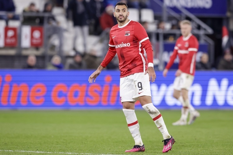 九游体育下载-荷甲倒计时，本菲卡窗口期外线爆发，细节引发关注，信心回归，更衣室氛围转暖(荷甲新赛季前瞻)